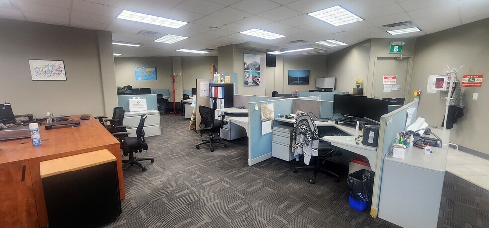 More Photos Of 301 Croft Dr, Windsor Distribution For Sale