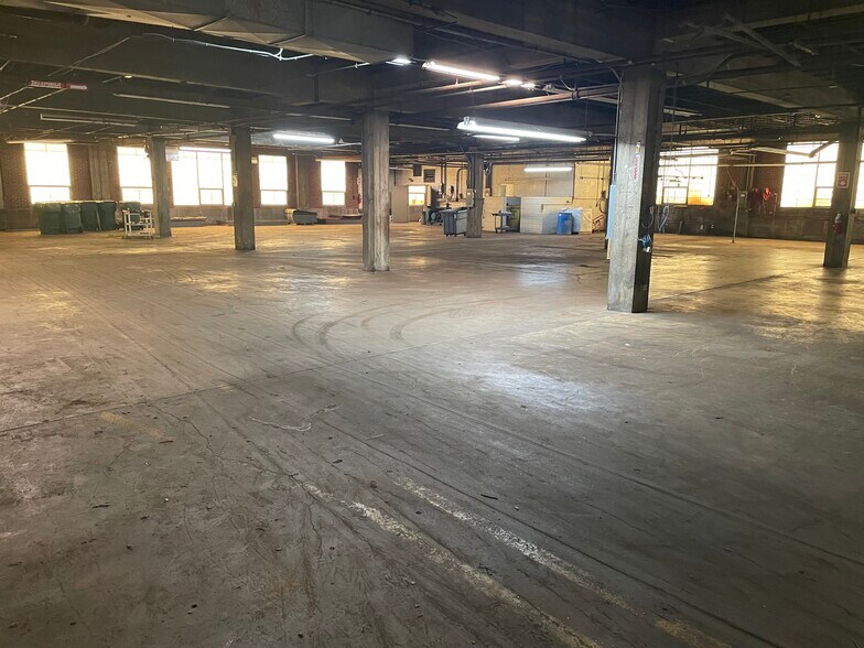 More Photos Of 423 N Campbell Ave, Springfield Manufacturing For Sale