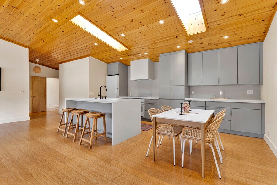 More Photos Of 614 W Fairway Blvd, Big Bear City Warehouse For Sale