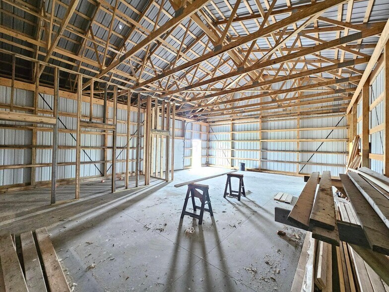 More Photos Of 10260 Carr Rd, Jeffersonville General Retail For Sale