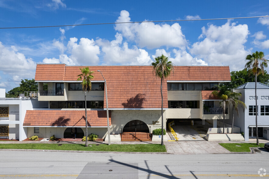 Primary Photo Of 4675 Ponce De Leon Blvd, Coral Gables Medical For Lease