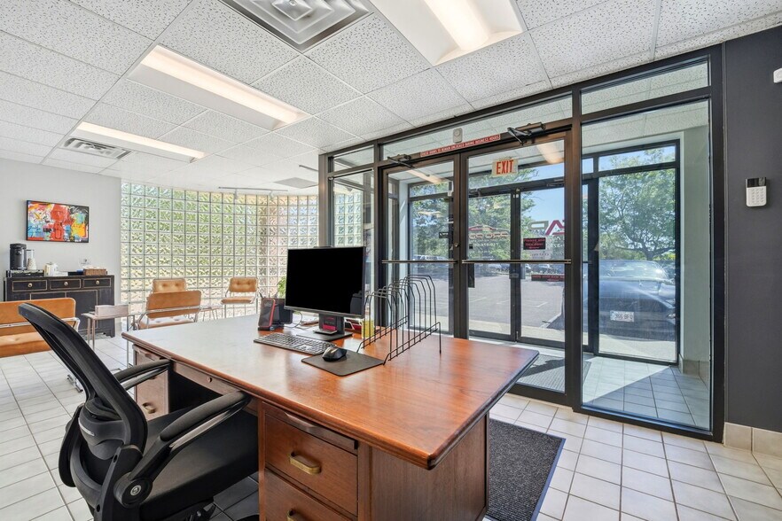 More Photos Of 949 Elkton Dr, Colorado Springs Warehouse For Lease