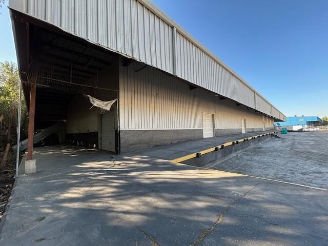 More Photos Of 1905 Aduanales Ln, Laredo Warehouse For Lease