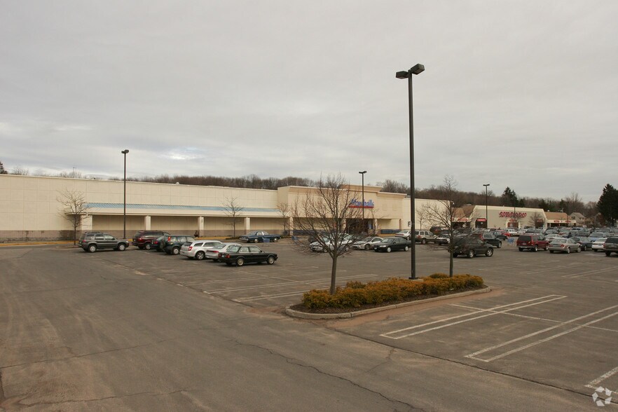 More Photos Of 400-416 E Main St, Middletown Unknown For Lease