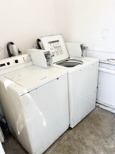 More Photos Of 5073 Huntington Dr N, Los Angeles Apartments For Sale