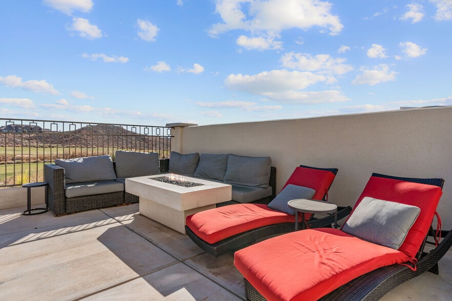 More Photos Of 2248 N Double Eagle Ln, Washington Specialty For Sale