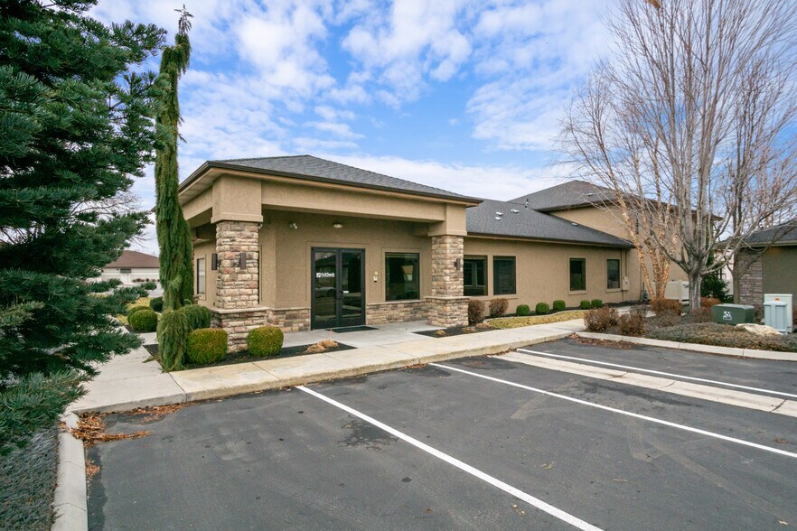 More Photos Of 133 E 50th St, Garden City Loft Creative Space For Sale