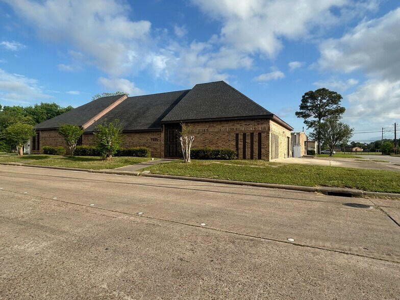 More Photos Of 7555 Morley St, Houston Office Residential For Sale