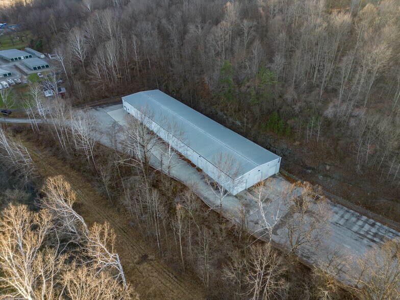 More Photos Of 376 Hope Station Rd, Weston Warehouse For Lease