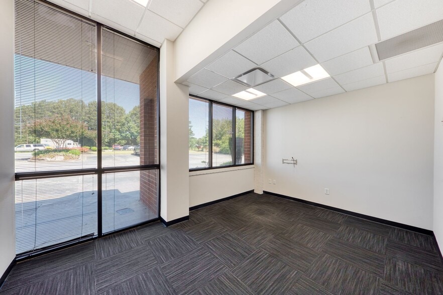 More Photos Of 5350 Webb Pky, Lilburn Flex For Sale