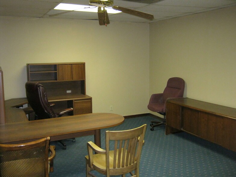 More Photos Of 922 Oak St, Kansas City Office For Sale