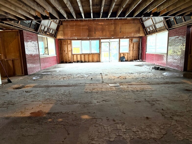 More Photos Of 905 W Trenton Ave, Morrisville Freestanding For Lease