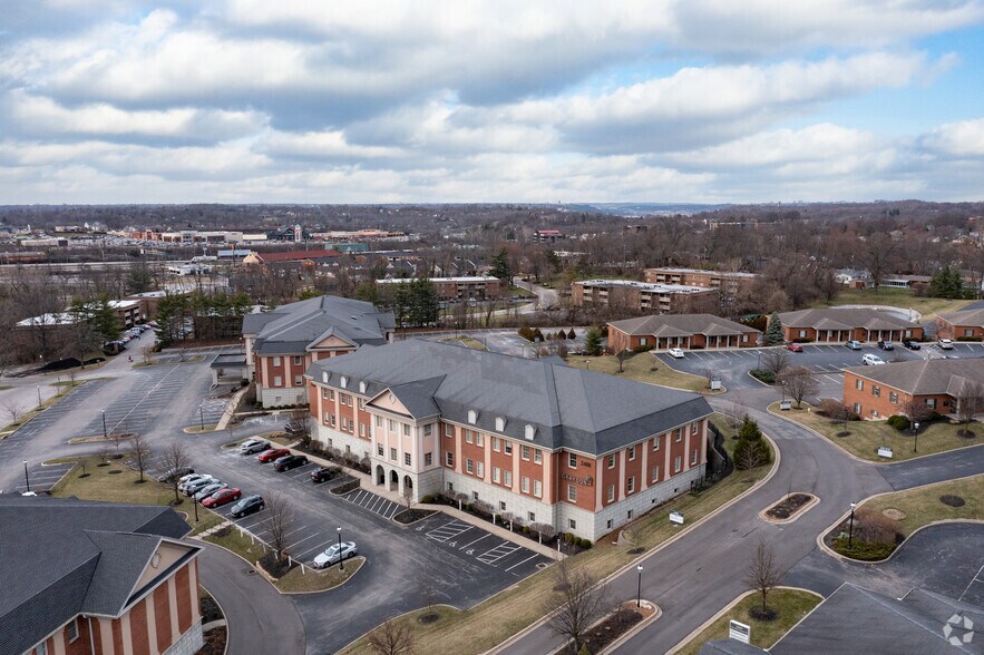 More Photos Of 2400 Chamber Center Dr, Fort Mitchell Office For Lease