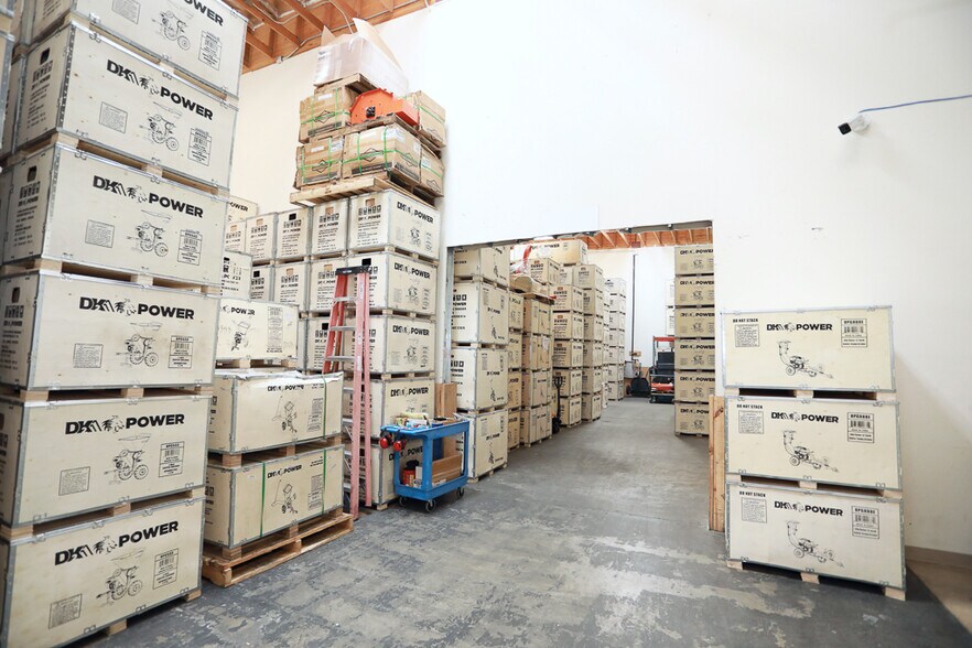 More Photos Of 4301 S Valley View Blvd, Las Vegas Warehouse For Lease