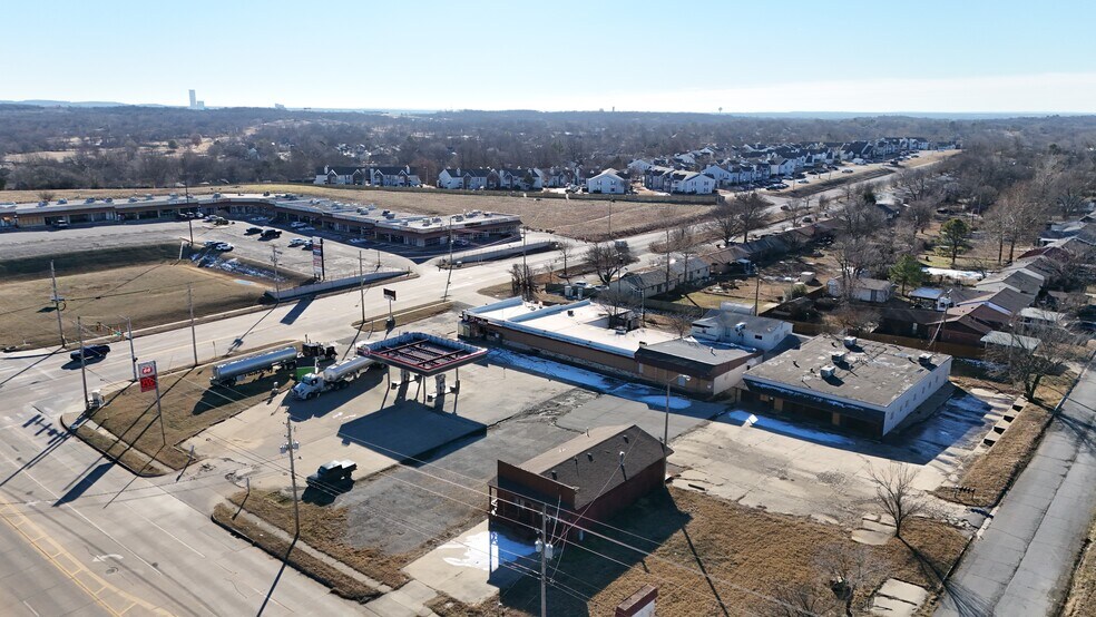 More Photos Of 3304 W 61st St S, Tulsa Convenience Store For Lease