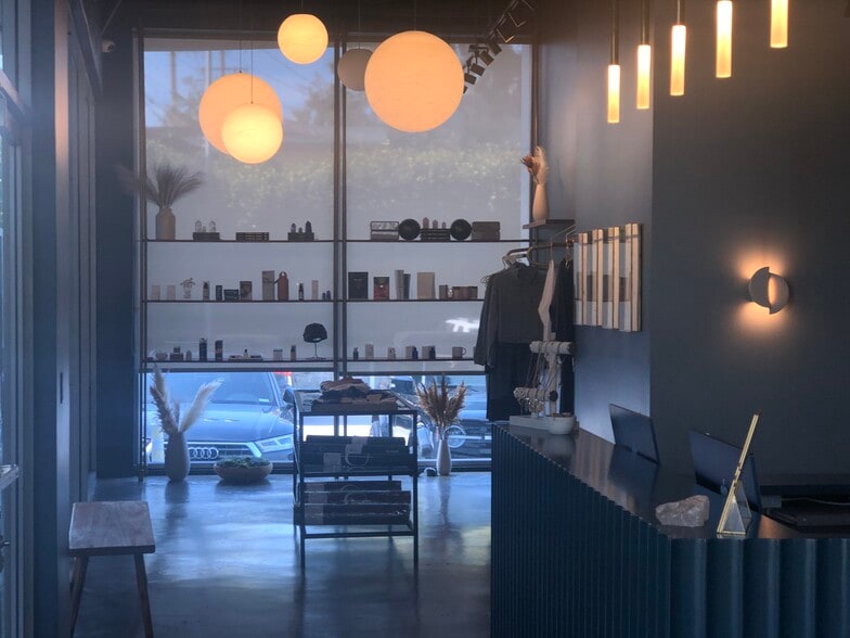 More Photos Of 2415-2449 Main St, Santa Monica Restaurant For Lease