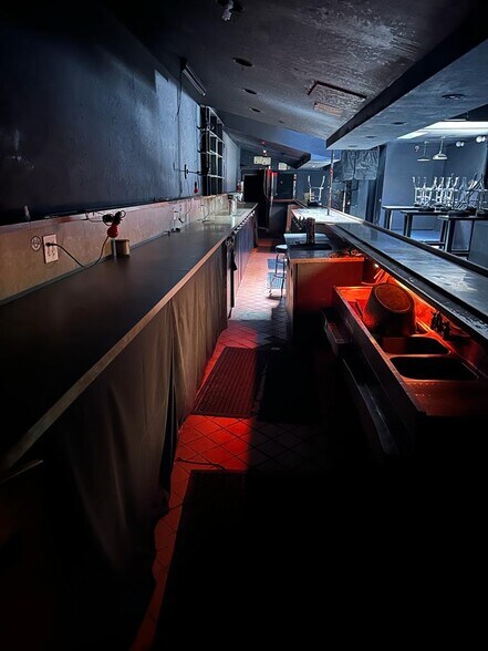 More Photos Of 2140 Market St, San Francisco Bar For Lease