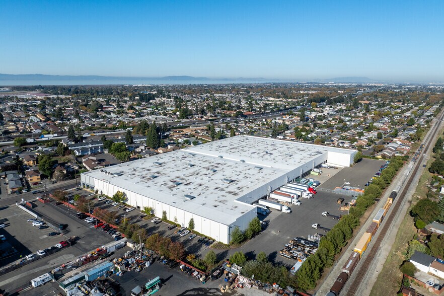 More Photos Of 22290 Hathaway Ave, Hayward Warehouse For Lease