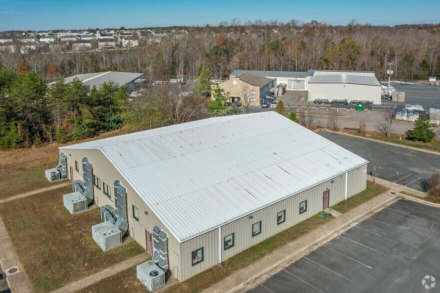 More Photos Of 9304 Onyx Ct, Fredericksburg Warehouse For Lease