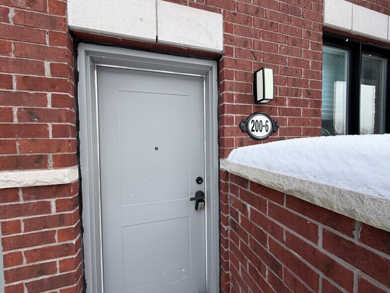 More Photos Of 200 Dissette St, Bradford West Gwillimbury Apartments For Lease