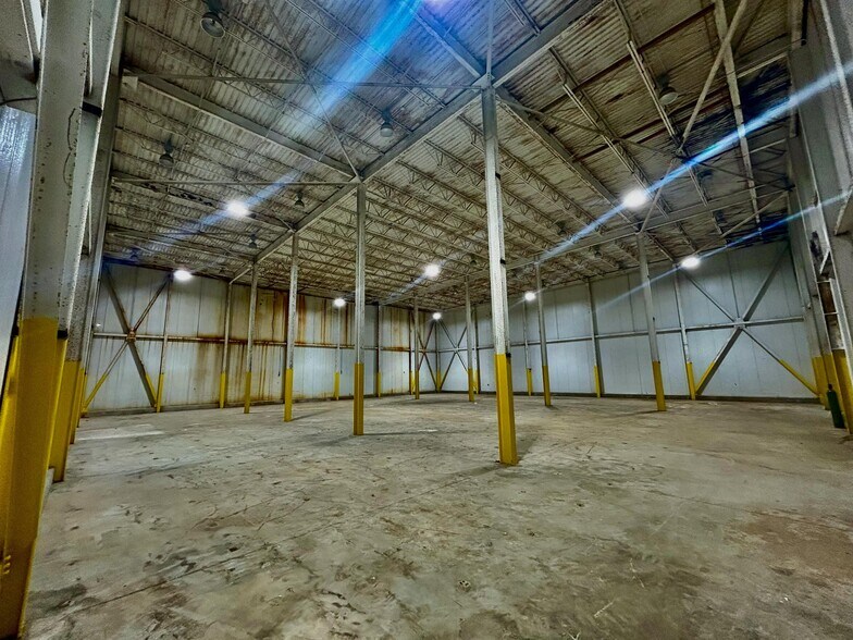 More Photos Of 1317 E Main St, Dillon Warehouse For Lease