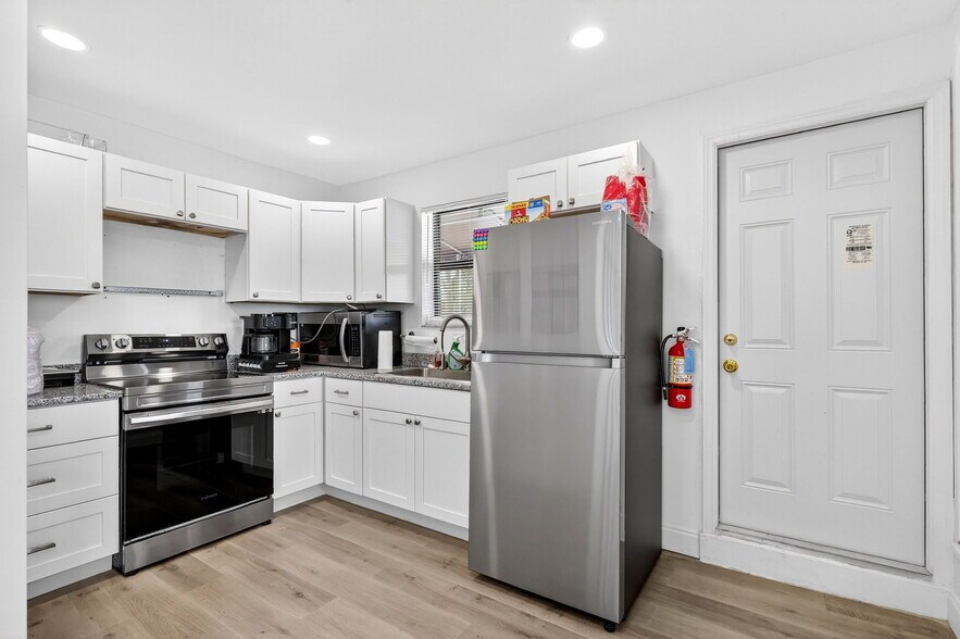 More Photos Of 129 N 5th St, Fort Pierce Storefront Retail Residential For Lease