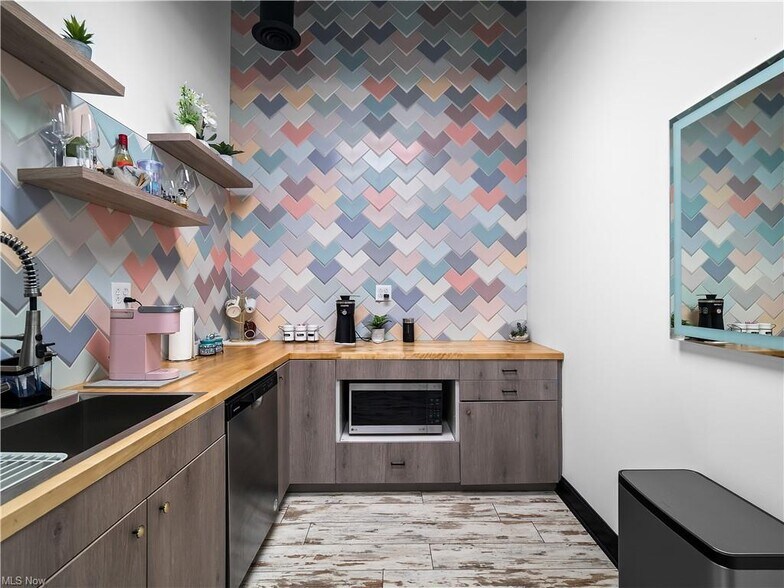 More Photos Of 408 W St Clair Ave, Cleveland Multifamily For Sale