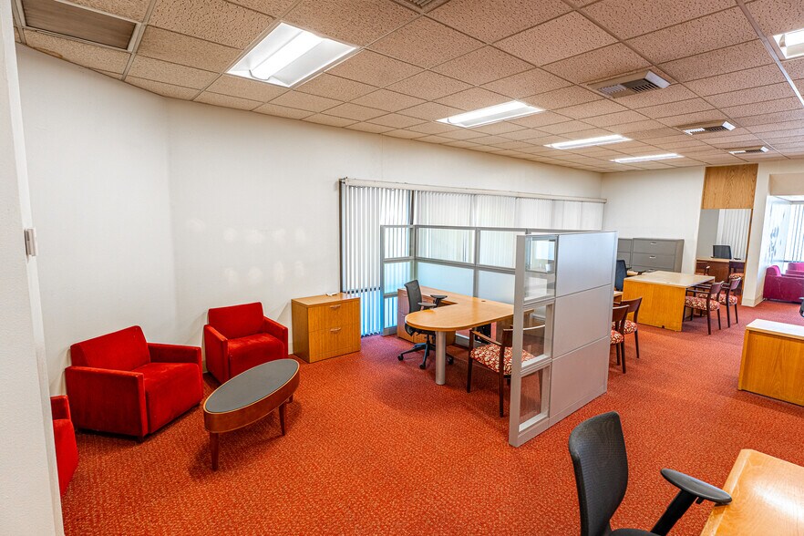 More Photos Of 2495 Lakeshore Dr, Lake Elsinore Bank For Sale