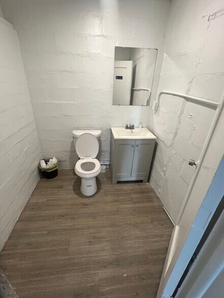 More Photos Of 840 16th St S, Saint Petersburg Office For Lease