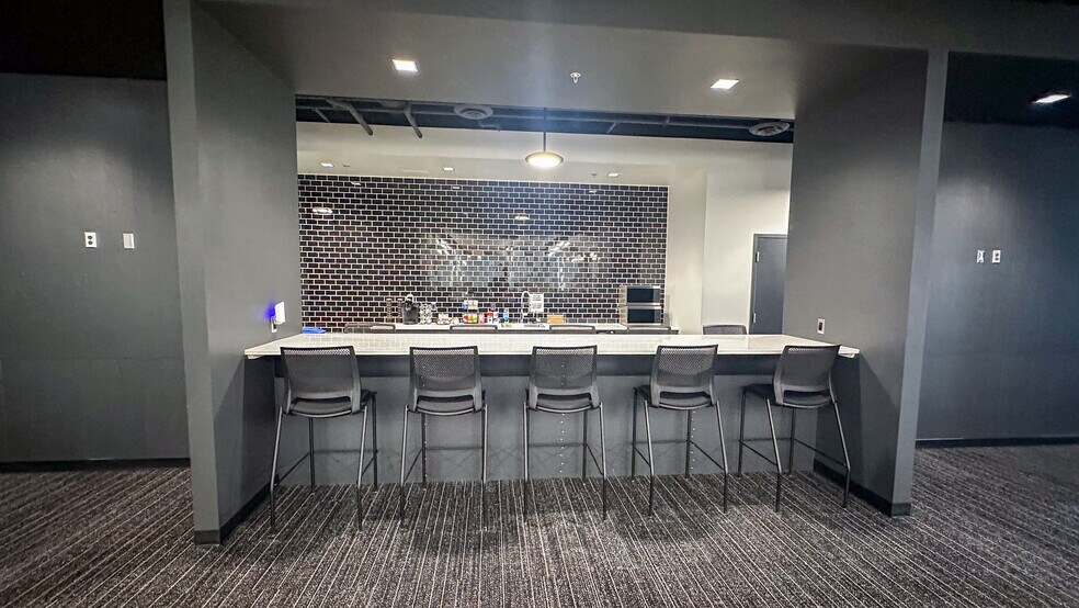 More Photos Of 14925 W 11 Mile Rd, Oak Park Research And Development For Lease