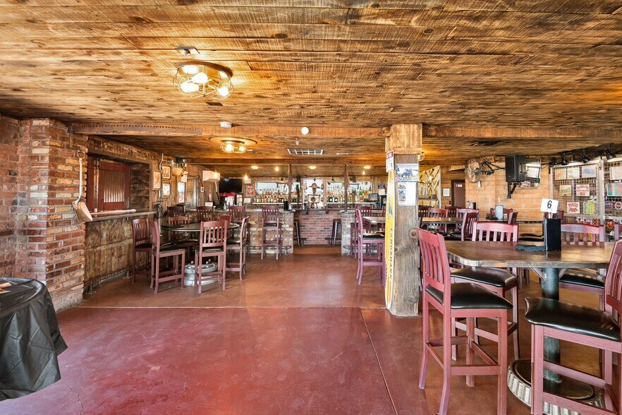 More Photos Of 1200 N Jefferson Dr, Oracle Bar For Sale