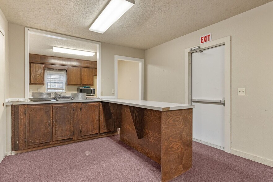 More Photos Of 215 S Bixby St, Coweta Religious Facility For Sale