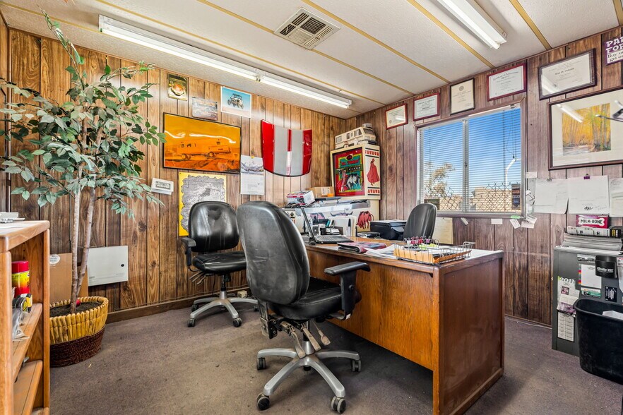 More Photos Of 7659 W Hatcher Rd, Peoria Warehouse For Sale