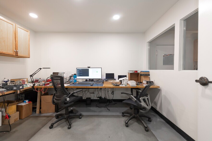 More Photos Of 7820 Gloria Ave, Van Nuys Warehouse For Sale