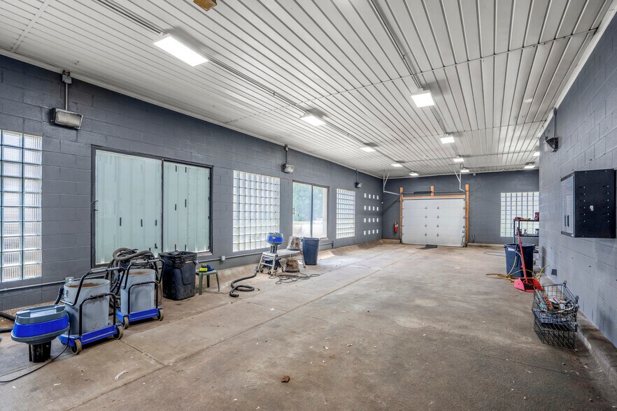 More Photos Of 7300 Lewis Ave, Temperance Carwash For Sale