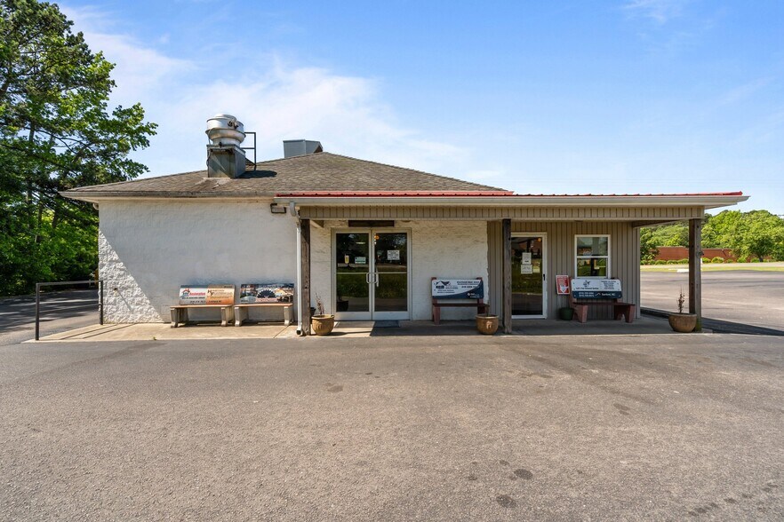 More Photos Of 120 Bank St, Sanford Restaurant For Sale