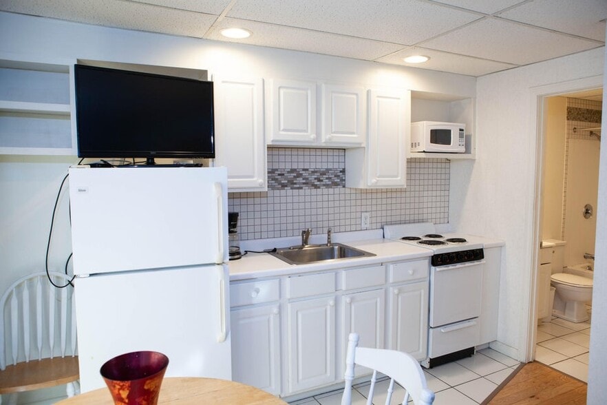 More Photos Of 136 W Grand Ave, Old Orchard Beach Hotel For Sale