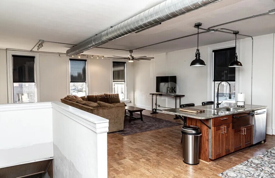 More Photos Of 624 Adams St, Toledo Office For Sale