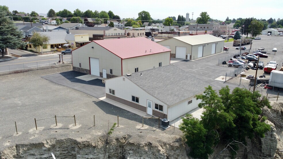 Primary Photo Of 500 1st Ave, Zillah Warehouse For Sale