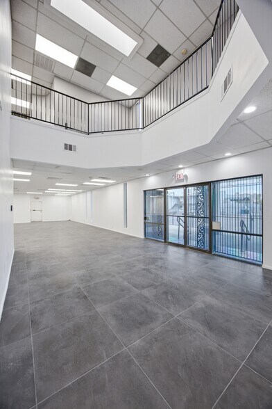 More Photos Of 844 E Sahara Ave, Las Vegas Loft Creative Space For Lease