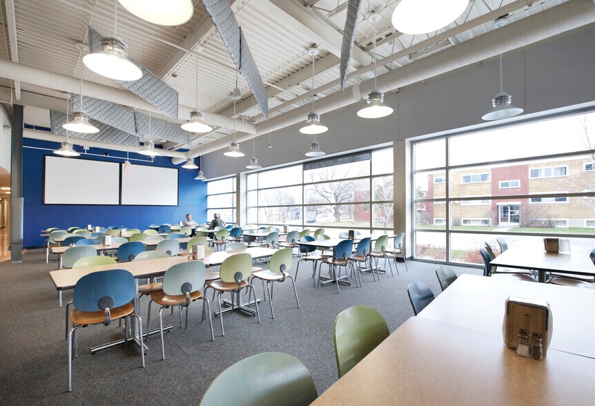 More Photos Of 1550 Carling Ave, Ottawa Office For Lease