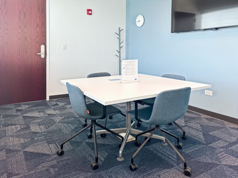 More Photos Of 1560 Wall St, Naperville Coworking Space