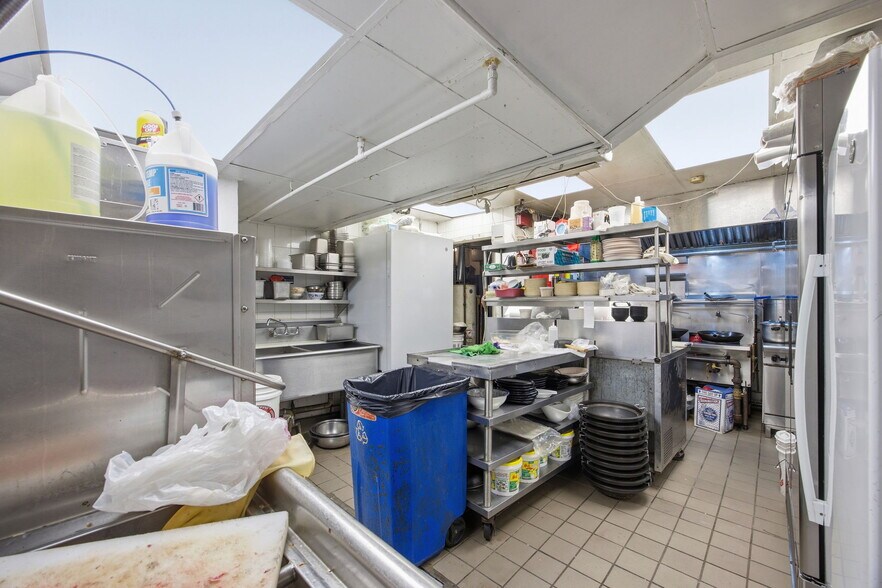 More Photos Of 136-21 41st Ave, Flushing Storefront Retail Office For Sale