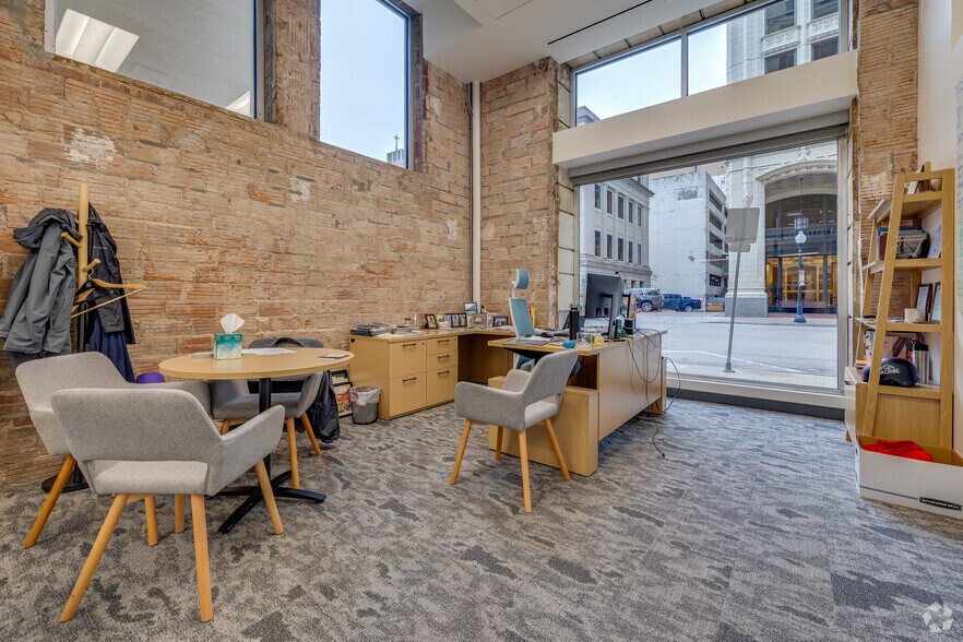 More Photos Of 401 S Boston Ave, Tulsa Office For Lease