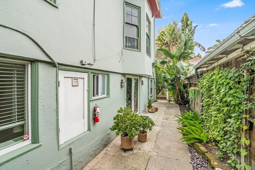 More Photos Of 95 Moss Ave, Oakland Apartments For Sale