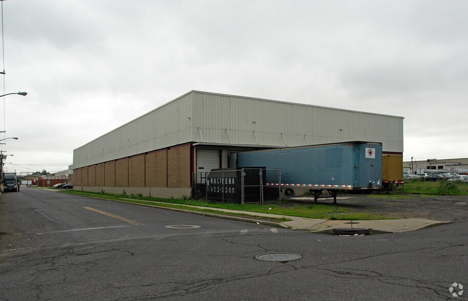 More Photos Of 101 Essex St, Harrison Warehouse For Lease