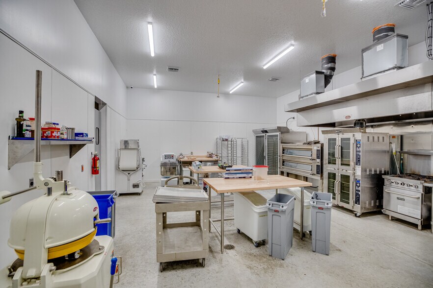 More Photos Of 3700 9th St SW, Vero Beach Restaurant For Sale