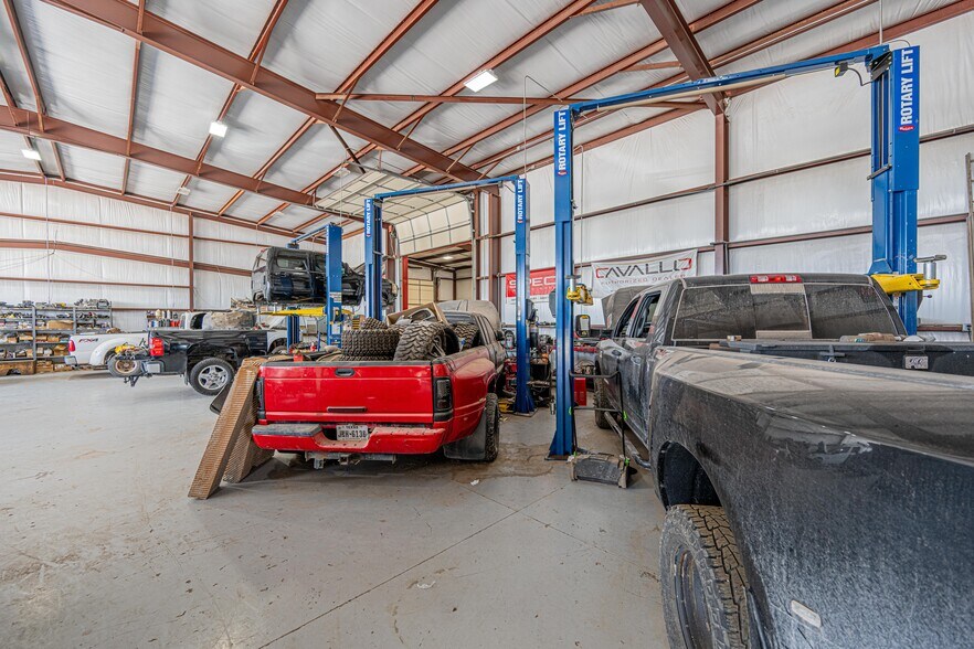 More Photos Of 5800 N Moss Ave, Odessa Warehouse For Sale