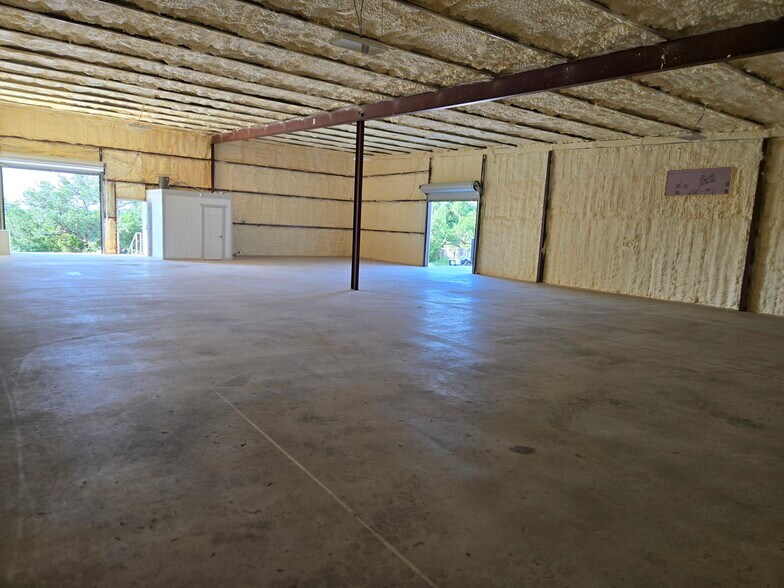 More Photos Of 6441 Highway 46 W, New Braunfels Warehouse For Lease