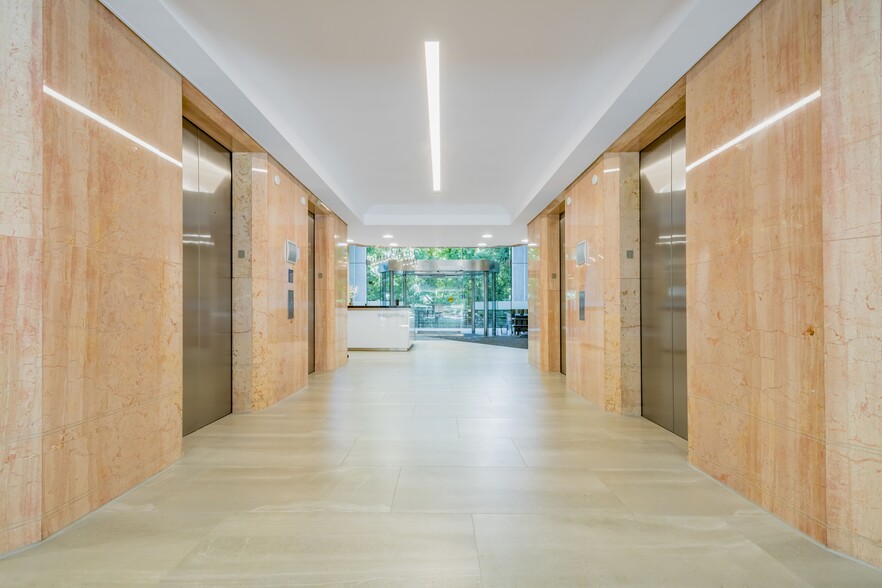 More Photos Of 2970 Clairmont Rd NE, Atlanta Medical For Lease